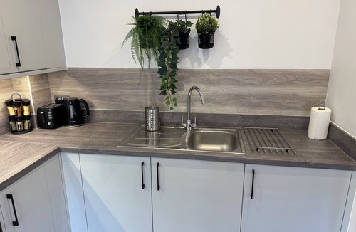 Glasgow Apartment | Modern Flat in Glasgow City | Free Parking & WiFi