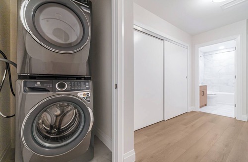 Dean Park Hotel | Modern Fully Furnished 1 Bedroom Apartment Unit 1