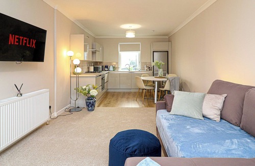 Helensburgh Apartment | Modern Apex Flat/King Bed/3 Guests/Parking/WiFi