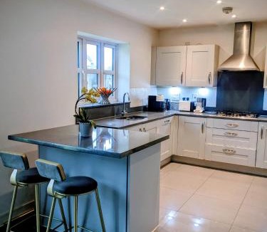 Chalfont St Peter House | Modern Luxury Guest Bedrooms Gerrards Cross