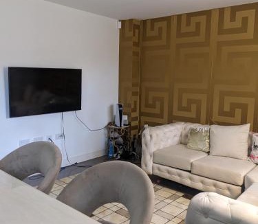 Chalfont St Peter House | Modern Luxury Guest Bedrooms Gerrards Cross