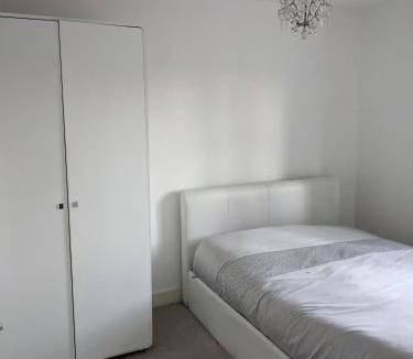Chalfont St Peter House | Modern Luxury Guest Bedrooms Gerrards Cross