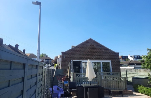Rainham House | Modern Medway Bungalow - 3BR Garden & Free Parking, Rainham Kent (HS Train Link)