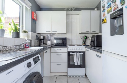 Leytonstone Apartment | Modern Muse Studio Flat – Stylish City Studio with Free Parking & Easy Transport