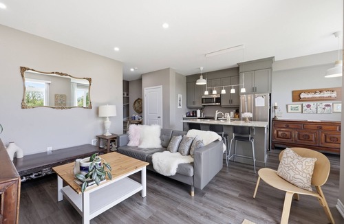 Niagara Falls House | Modern Niagara Retreat 3BR Home Near Falls & Brock