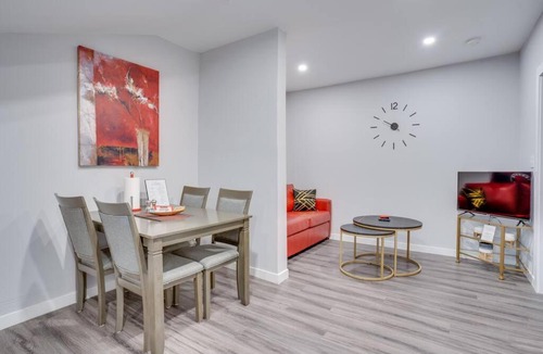 South Central Apartment | Modern & Private 1-Bedroom Apartment