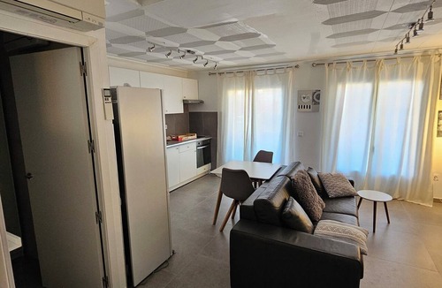 Vilafant Apartment | Modern, renovated, air-conditioned, and fully equipped apartment
