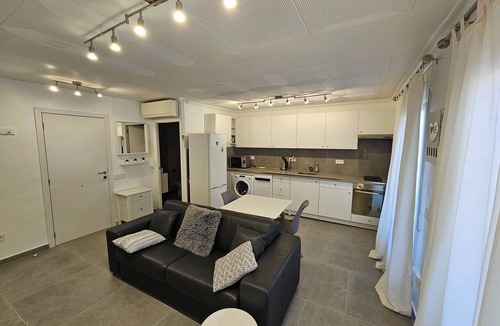 Vilafant Apartment | Modern, renovated, air-conditioned, and fully equipped apartment