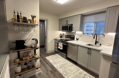 Woodbine - Lumsden House | Modern retreat in the city w/firepit, covered back porch, in suite laundry, WFH,