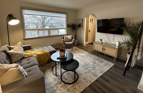 Woodbine - Lumsden House | Modern retreat in the city w/firepit, covered back porch, in suite laundry, WFH,
