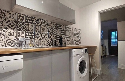East Kilbride Apartment | Modern room in the heart of East Kilbride 30mins from Glasgow City