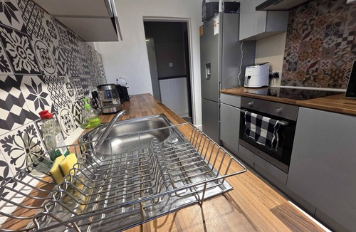East Kilbride Apartment | Modern room in the heart of East Kilbride 30mins from Glasgow City
