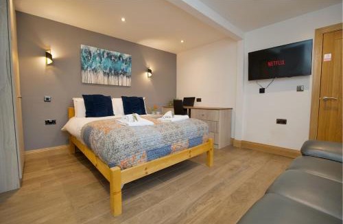 Weston on Trent Apartment | Modern Self Contained Studio Near Coventry CBS Arena with Private Parking