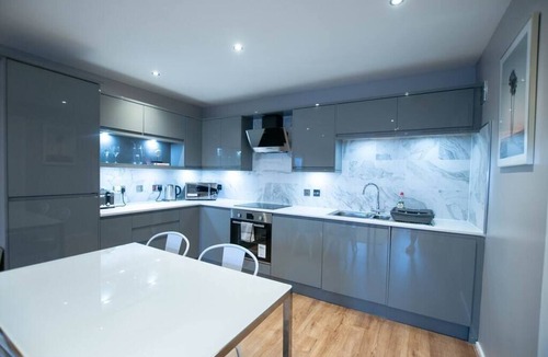City Centre Glasgow Condo | Modern&Spacious 2 bed Merchant City Apart-High St