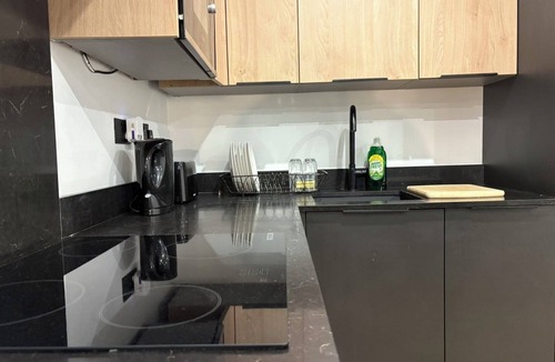 Borehamwood Apartment | Modern Spacious Flat In The Heart Of Borehamwood