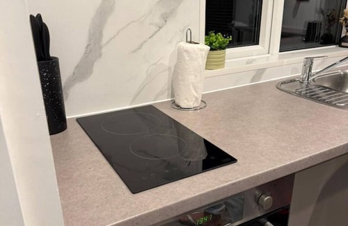 Watford House | Modern studio close to Harry Potter, free parking