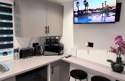 Watford House | Modern studio close to Harry Potter, free parking