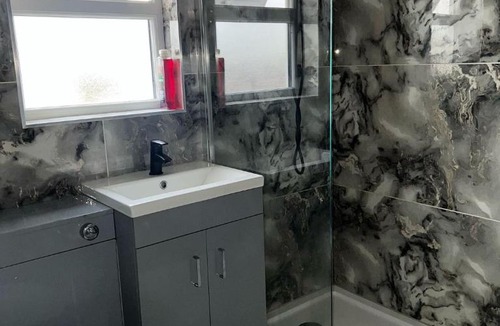 Basildon Apartment | Modern Studio Flat In A Guest House In Basildon Town Centre