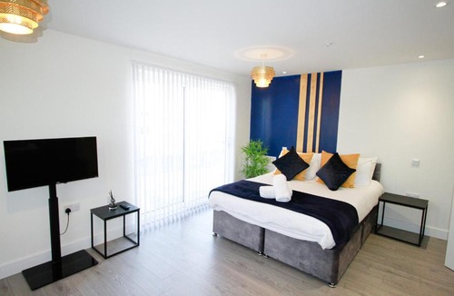 Hemel Hempstead Apartment | Modern Studio for LONG STAY BUSINESS & RELOCATIONS