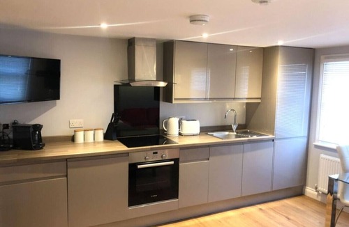 Mill Road Apartment | Modern Studio in Central Cambridge - Kingsize bed