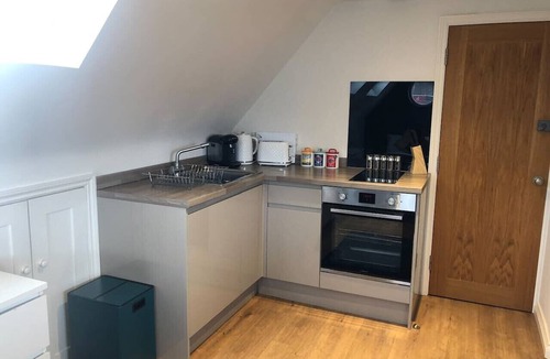 Mill Road Apartment | Modern Studio off Vibrant Mill Rd nr Station