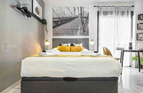 El Molinillo Apartment | Modern Studio w/ Private Rooftop terrace by REMS