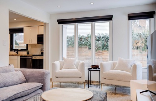 Burlington House | Modern Stylish 5BR Home with Gazebo/BBQ/Parking