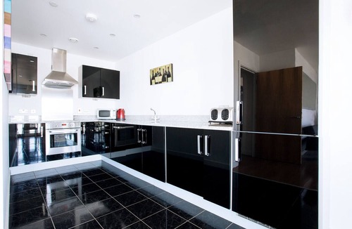 Peninsula Apartment | Modern three bedroom North Greenwich 90