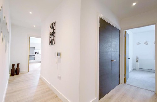 Poplar Apartment | Modern Two Bed Apartment in Poplar near Canary Wharf