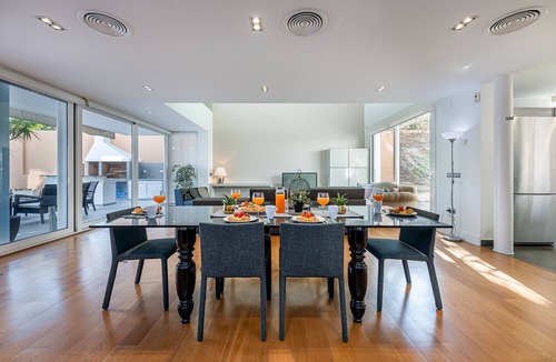 Torremolinos Villa | Modern villa in Playamar for 10