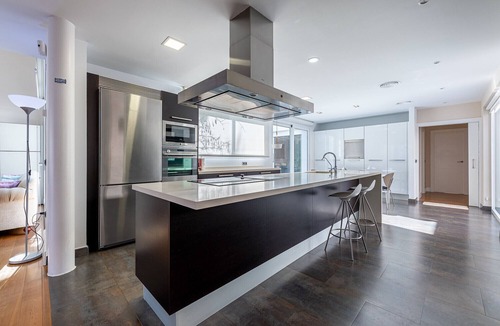 Torremolinos Villa | Modern villa in Playamar for 10