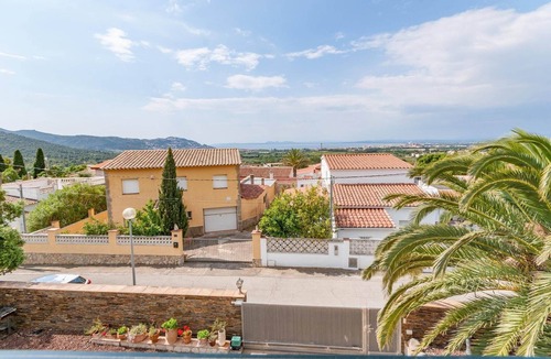 El Mas Fumats Villa | Modern Villa with Garden