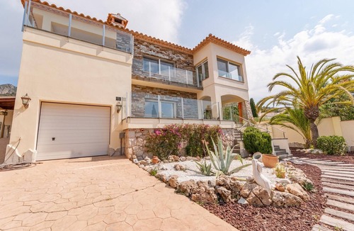 El Mas Fumats Villa | Modern Villa with Garden