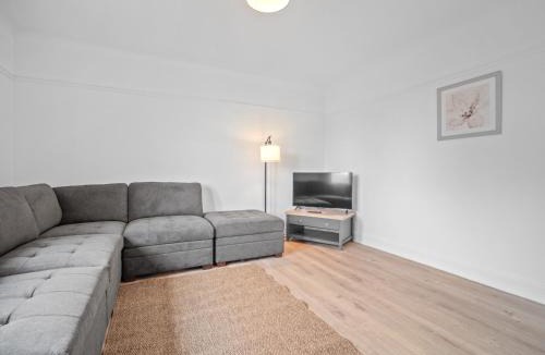 Harthill Apartment | Mollison 2 Bedroom Apartment - Harthill
