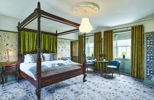 Bornesketaig Cabin | Monkstadt 1745 Restaurant with Rooms