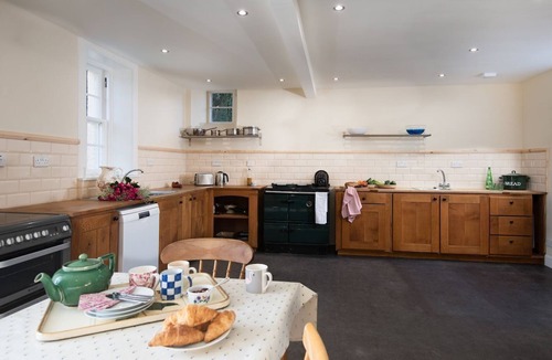 Biggar House | MOSSFENNAN HOUSE, Broughton - sleeps 8 with vast gardens, Wi-Fi and open fire