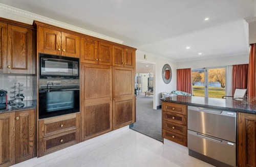 Mount Pisa House | Mount Pisa Lake View