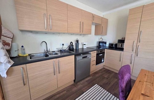 Mainland Apartment | Mountain View - Sleeps 4 - Garden - Pet Friendly