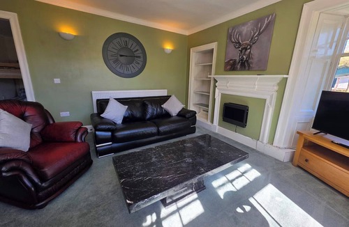 Mainland Apartment | Mountain View - Sleeps 4 - Garden - Pet Friendly
