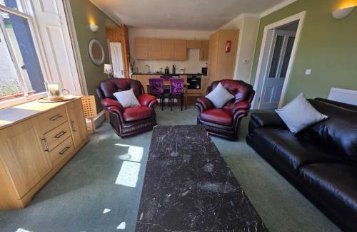 Mainland Apartment | Mountain View - Sleeps 4 - Garden - Pet Friendly