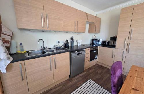 Mainland Apartment | Mountain View - Sleeps 4 - Garden - Pet Friendly