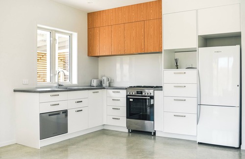 Upper Moutere House | Mountain Views & Great Location: Private 2BR home