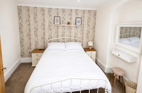Ramsgate House | Muckoroos Cottage Historic Flint Cottage
