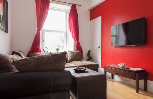 Marchmont Apartment | My Meadows, City Centre Apartment, Sunny&spacious