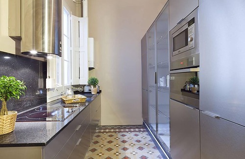 Eixample Apartment | My Space Barcelona Near La Pedrera, 2 apartments for up to 14 pax