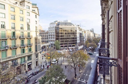 Eixample Apartment | My Space Barcelona Near La Pedrera, 2 apartments for up to 14 pax