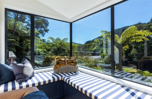 Moetapu Bay House | Nature's Luxe - Moetapu Bay Holiday Home