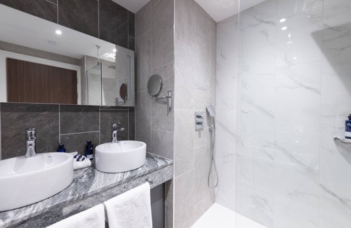 Inverness Hotel | Ness Walk