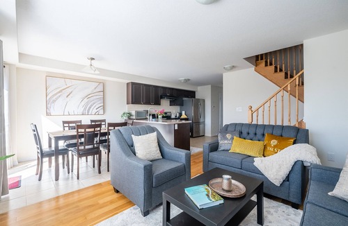 Thorold Apartment | New 3BR Townhouse, Minutes to Niagara Falls and Brock University by GLOBALSTAY