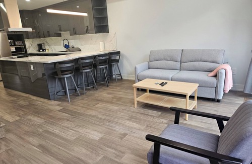 Old East York House | New and cozy modern house near transit, parks, restaurants, shops, quiet street!